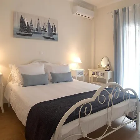 Apartment The Bluehouse - Spacious Floor Flat With Parking, By Mon Repos Corfu (city)