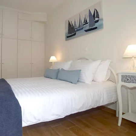 Apartment The Bluehouse - Spacious Floor Flat With Parking, By Mon Repos