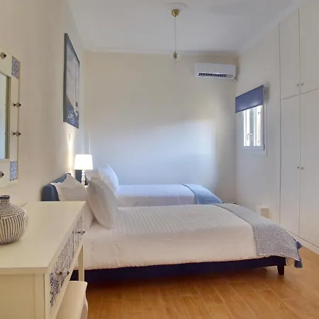The Bluehouse - Spacious Floor Flat With Parking, By Mon Repos Apartment Corfu (city)