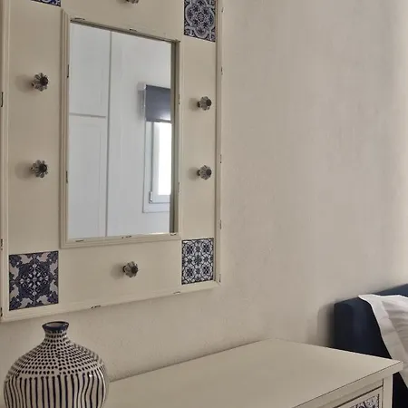 Apartment The Bluehouse - Spacious Floor Flat With Parking, By Mon Repos *