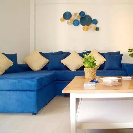 Apartment The Bluehouse - Spacious Floor Flat With Parking, By Mon Repos