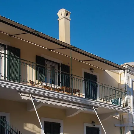 The Bluehouse - Spacious Floor Flat With Parking, By Mon Repos Apartment