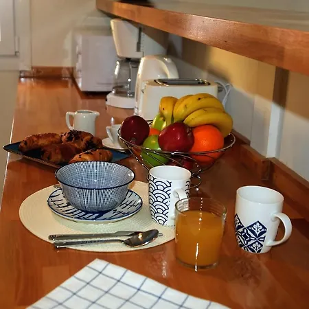 Apartment The Bluehouse - Spacious Floor Flat With Parking, By Mon Repos *