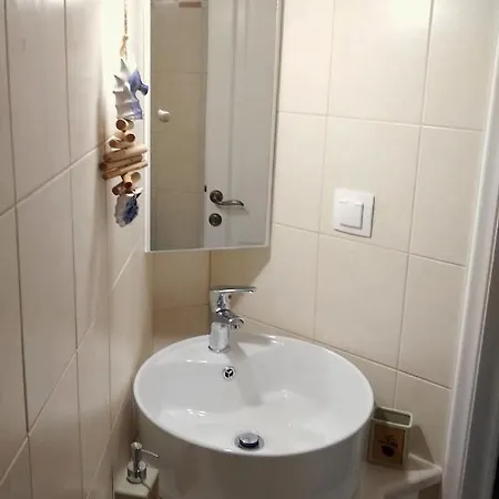 Apartment The Bluehouse - Spacious Floor Flat With Parking, By Mon Repos Corfu (city)