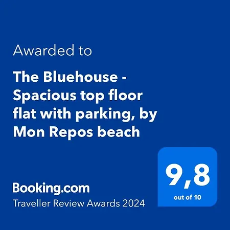 The Bluehouse - Spacious Floor Flat With Parking, By Mon Repos Apartment